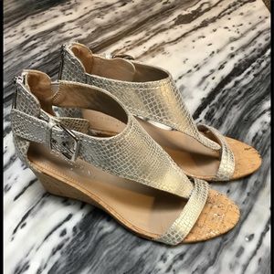 Donald J Pliner wedge silver sandal EUC